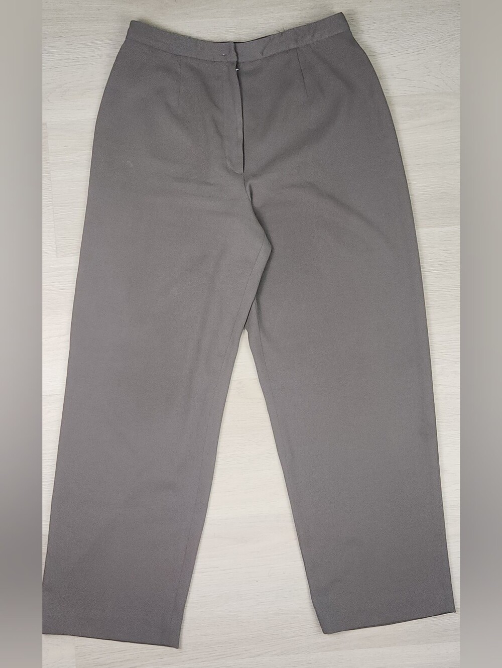 Lord & Taylor Gray Relaxed Wide Leg Pants Women's size 10 Pleated Front Career